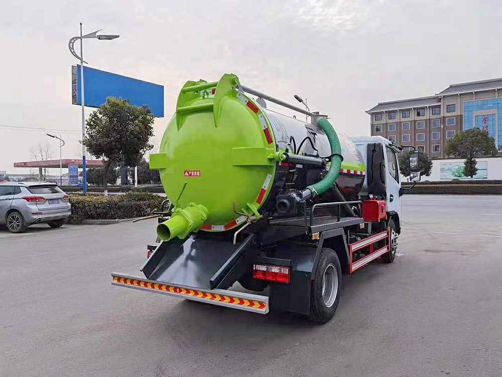 【4.2立方】 東風(fēng)多利卡D6吸污車