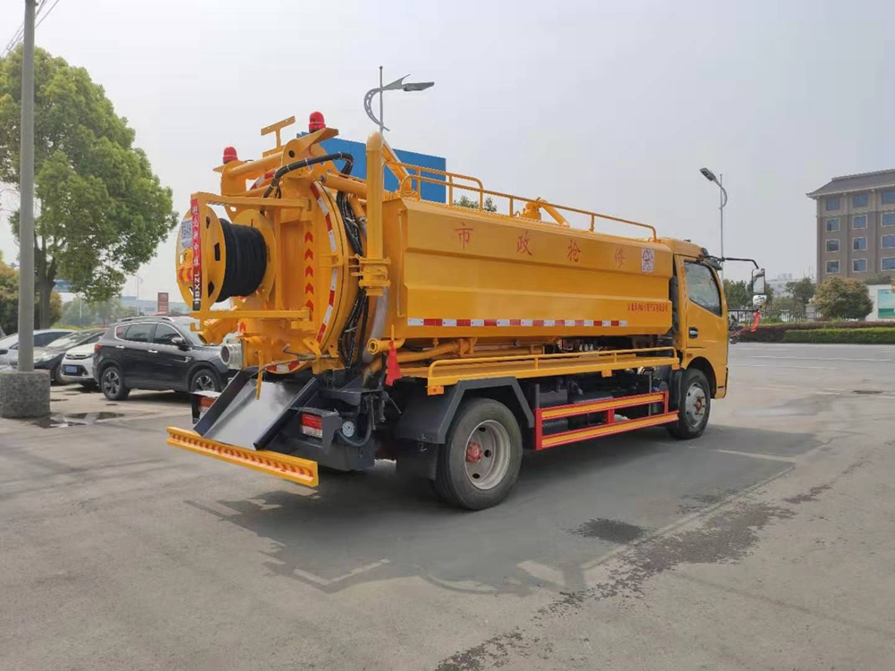 東風凱普特K7/東風多利卡D7清洗吸污車