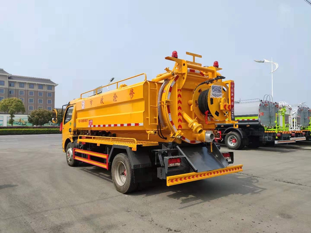 東風凱普特K7/東風多利卡D7清洗吸污車