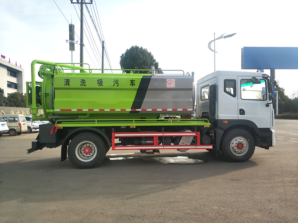 東風(fēng)多利卡D9清洗吸污車