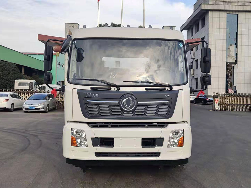 東風(fēng)天錦清洗車