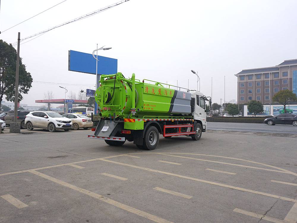 東風(fēng)天錦清洗車