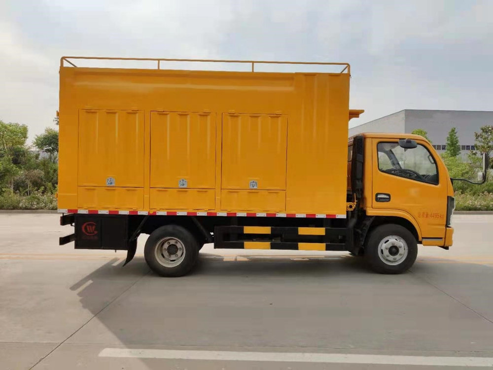 東風(fēng)多利卡D6吸污凈化車